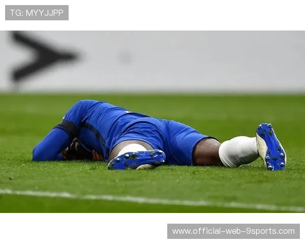 马镇飞身化解对方反击单刀，稳固申花防守线